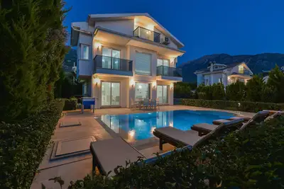 Image de villa de luxe Ă louer ville D