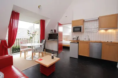 Image de Près de la nature et du centre: appartement de 2 pièces avec balcon à la française