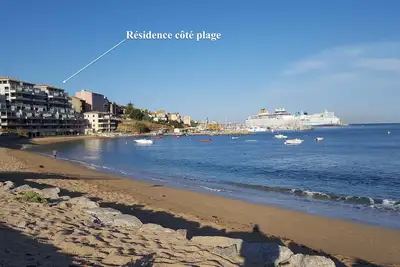 studio dans immeuble neuf les pieds dans l'eau