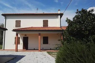 2 Campiglia Campaign à 3 km de la mer de Rimigliano 5 lits au rez-de-chaussée.