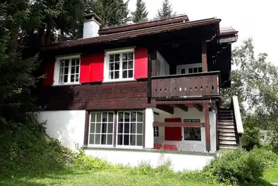 Charmant vieux chalet en bois