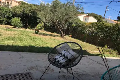 Image de Appartement 50m2, en rez-de-jardin, sur terrain clos et arboré.