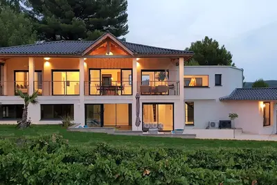 Villa Luxe piscine/Spa intérieure chauffée, vue exceptionnelle vignes, classé 4*