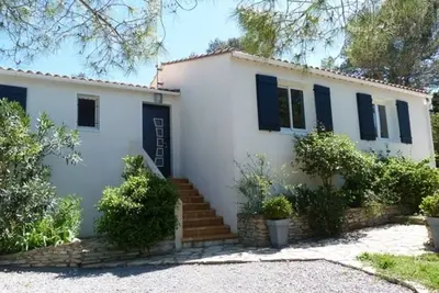 Image de villa 7 pers avec piscine, au calme, idéale pour une famille