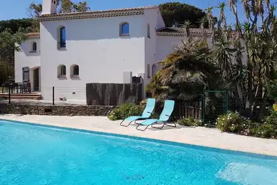 Image de Villa de charme avec grande piscine à 300 m d'une plage de sable