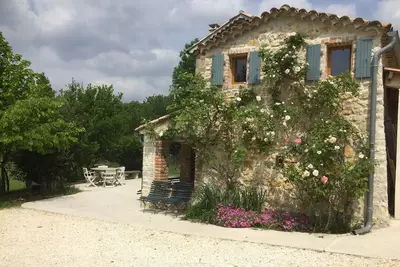 Image de A l'ombre des muriers, pour des moments de repos et de détente.