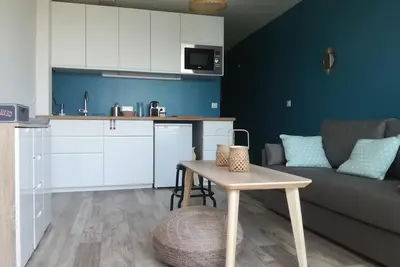 Image de Appartement climatisé de 27 m2 refait à neuf face à la mer avec terrasse de 15m2