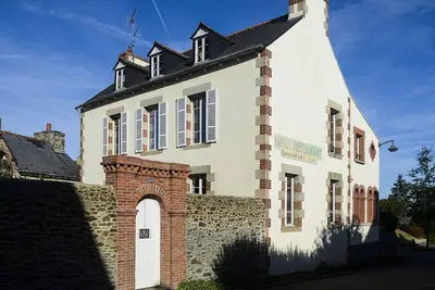 Image de Grande maison de 200 m2, lumineuse, 700m plage