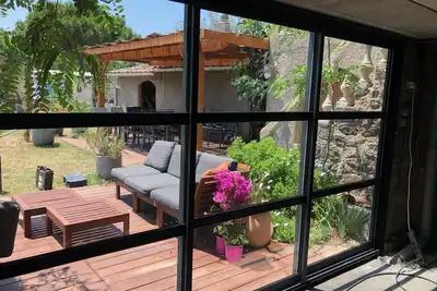 Image de maison sur 900m² de terrain, avec acces plage à 170m par chemin privé