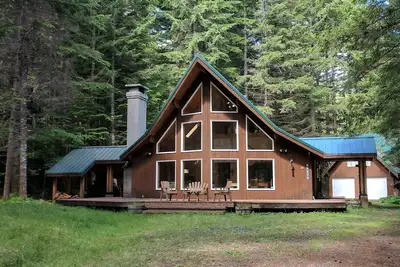 Image de Chalet de montagne de luxe en cristal près du mont Rainier et dans les Cascades