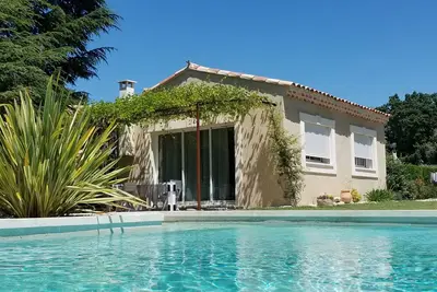 Image de Gîte de vacances, avec piscine face au Luberon
