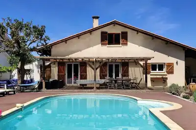 Image de Villa familiale idéalement placée sur le Bassin avec piscine chauffée