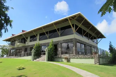 Image de Villa Bamboo - Villa luxueuse avec vue sur la mer et la montagne avec piscine à débordement