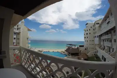 Image de Magnifique Studio en Bord de Mer avec Balcon