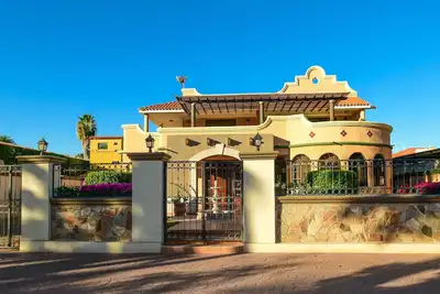 Image de Villa Luna: maison de style complexe avec piscine à quelques pas du centre historique Plaza