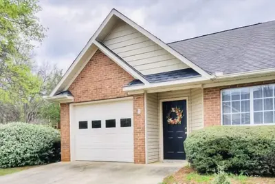 Image de 2. 5 miles à Augusta National Golf Course (maison de ville moderne)