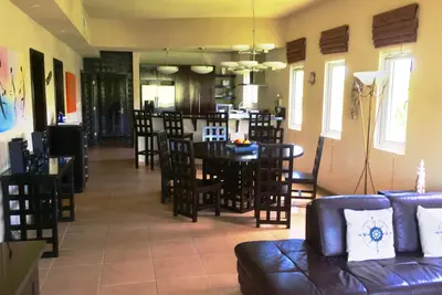 Image de Condo de luxe 3 chambres 2 salles de bain au bord de l'eau dans un quartier calme de West End Roatan