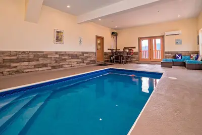 Splash With A View: Piscine INTÉRIEURE! Vues! Cinéma maison, Luxe, Top Services, Près d'attractions!