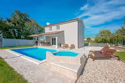 Image de Villa Nika est une maison individuelle nouvellement construite pour 4 personnes (+ 2 enfants)