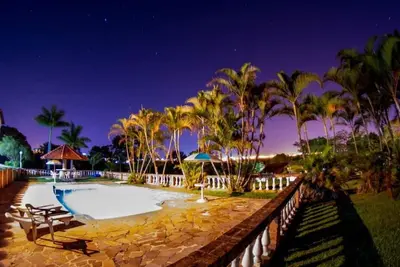 Image de Linda Chacara, très spacieuse avec 8. 000 m2 pour les loisirs de votre famille et vos amis.