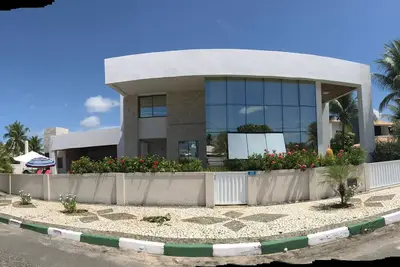 Image de particulier à Guarajuba - 5 suites, luxe, décoré à 200 m de la plage