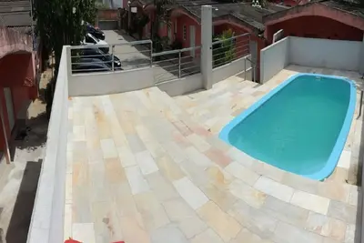 Image de Copropriété de dix chalets et piscine pour les invités. Excellent rapport qualité / prix.