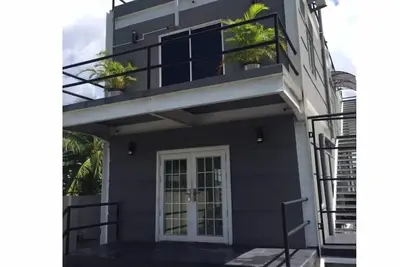 Image de Appartement moderne de 2 chambres avec vue sur le toit