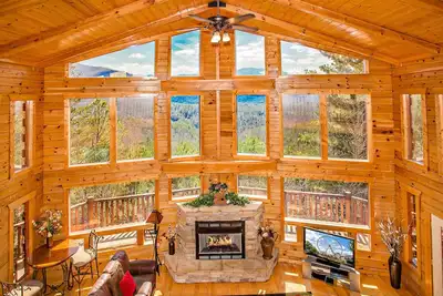 Image de Linger Lodge: des vues spectaculaires! Top commodités, grand patio extérieur, bain à remous, près des attractions!