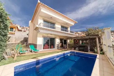 Image de Villa Loungueira avec vue panoramique sur la mer de Funchal