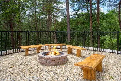 Splendeur dans les Smokies: vue sur la montagne! Top commodités, salle de jeux, bain à remous, à proximité des attractions!