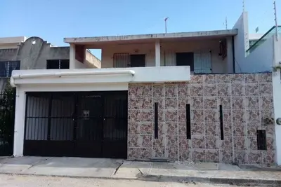Image de Preciosa Casa en Fraccionamiento exclusivo y vecindario tranquilo.