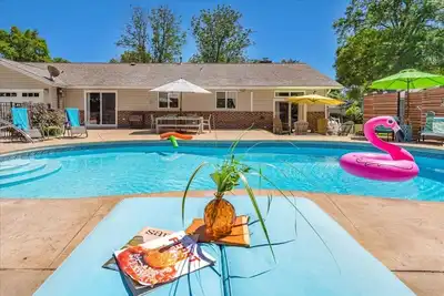 Image de Piscine d'eau salée, maison entière!