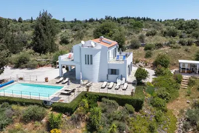 Image de Villa de luxe avec piscine privée pour 4 personnes - vue et confidentialité