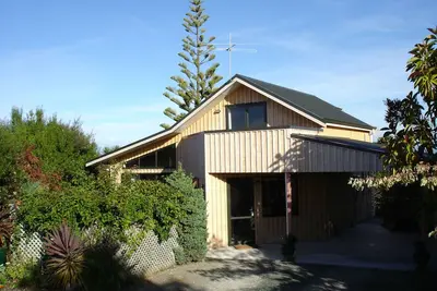 Image de Kaiteriteri Beach Chalet - Abel Tasman sur le pas de la porte
