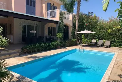 Latchi Beach - Villa fermée de 3 chambres - 200m de la plage Pavillon Bleu - Piscine privée - Wifi