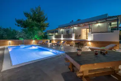Image de Villa Chloe-4 chambres avec piscine privée et vue sur le jardin