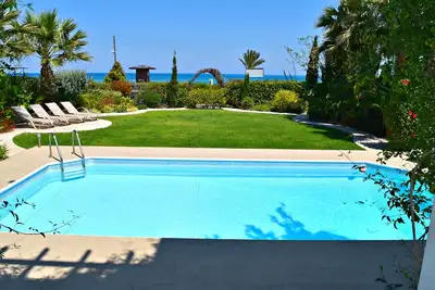 Latchi Beach Front Villa - Face à la plage Pavillon Bleu - Vues incroyables sur la mer - Wifi