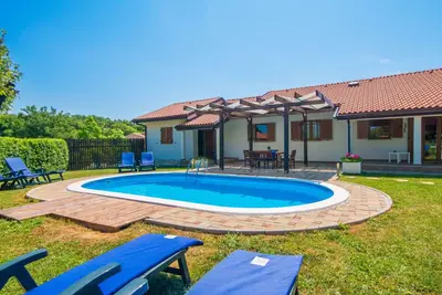 Image de Maison de vacances Nika avec piscine