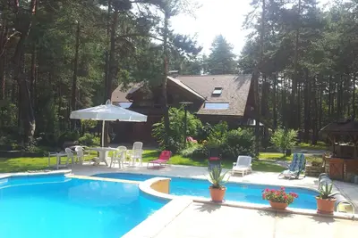 Image de Siewierz: Datcha tradtionnelle en bois, piscine privée, possibilité 10 couchage