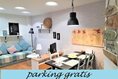Image de Appartement au centre avec parking privé gratuit.