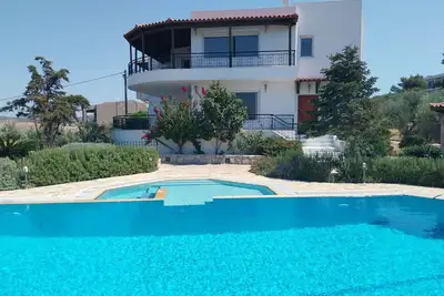 Image de Les Trois Graces - Villa Avec Piscine