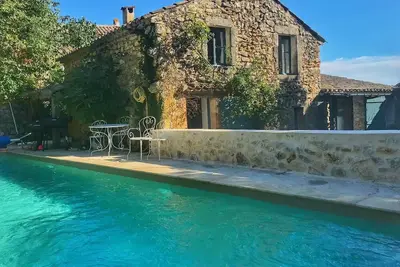 Image de Mazet en pierre avec piscine chauffée à 15 minutes d'Uzes