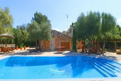 Image de Une pittoresque Finca en pierre traditionnelle avec piscine privée dans un endroit calme à la campagne!