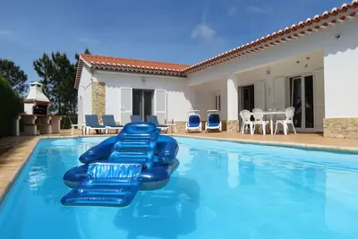 Image de Belle villa familiale, piscine privée calme, grand jardin, belles plages et WiFi