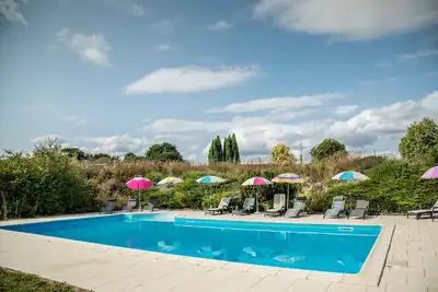 Cottage avec piscine chauffée partagée à Le Haut Gué dans la vallée de la Loire
