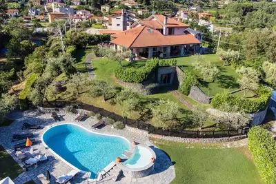 Image de Grande villa, 8/9 places, piscine saline, parc, 5 Terre à proximité, parking, wifi
