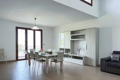 Image de Maison à 4 pas de Gallipoli et de la mer, grand salon, jusqu'à 12 places