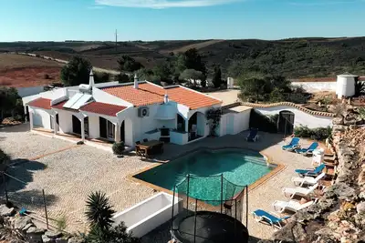 Image de Grande villa avec piscine privée à proximité des plages