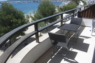 Image de Pine Walk appartement avec vue sur la mer et accès direct à la plage