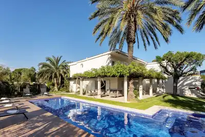 Image de Magnifique villa 5 chambres avec piscine chauffée proche de la plage